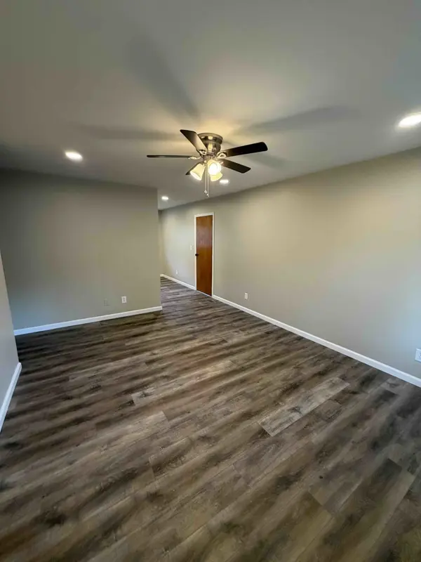 2415 E Oregon ST, Urbana, IL 61802