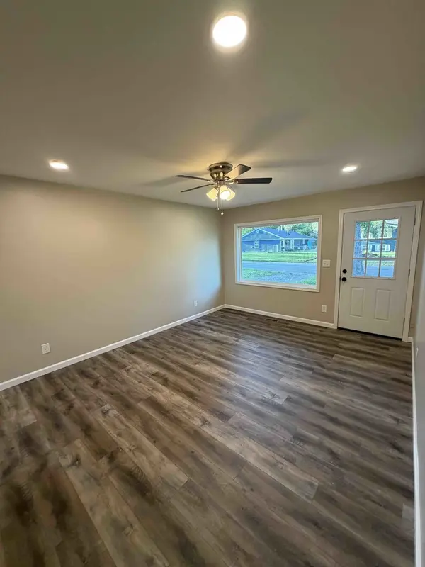 2415 E Oregon ST, Urbana, IL 61802