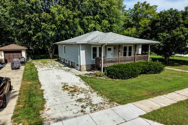 472 E Cherry ST, Watseka, IL 60970