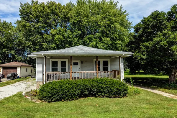 472 E Cherry ST, Watseka, IL 60970