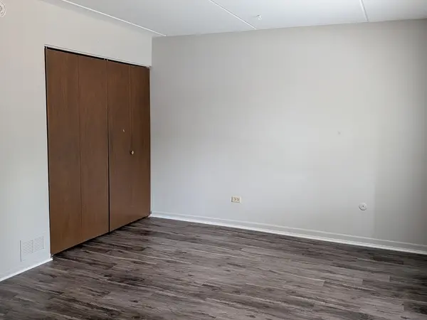 9817 Treetop DR #1A, Orland Park, IL 60462