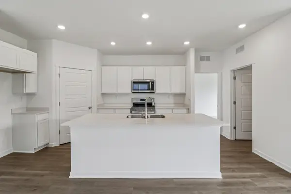 6296 Redwood TRL, Wonder Lake, IL 60097