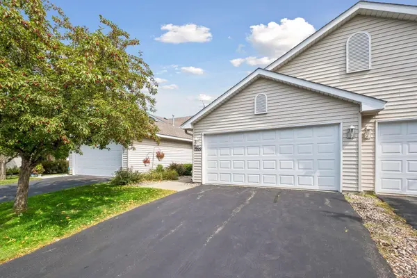 7929 Barrymore LN, Woodbury, MN 55125