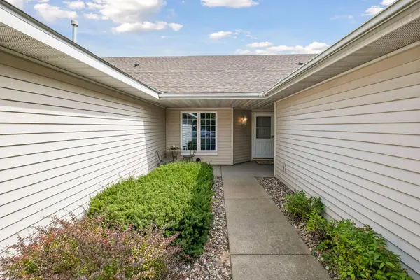 7929 Barrymore LN, Woodbury, MN 55125