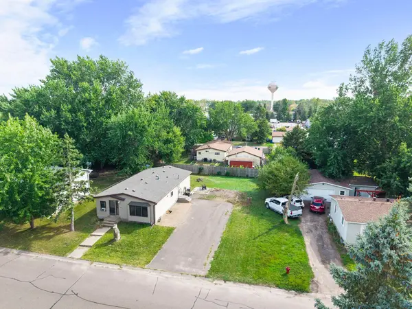 1989 Cardinal DR, Centerville, MN 55038