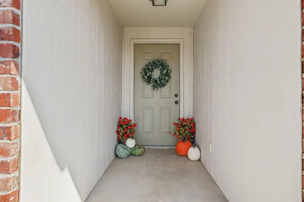809 NW 18th ST, Moore, OK 73160