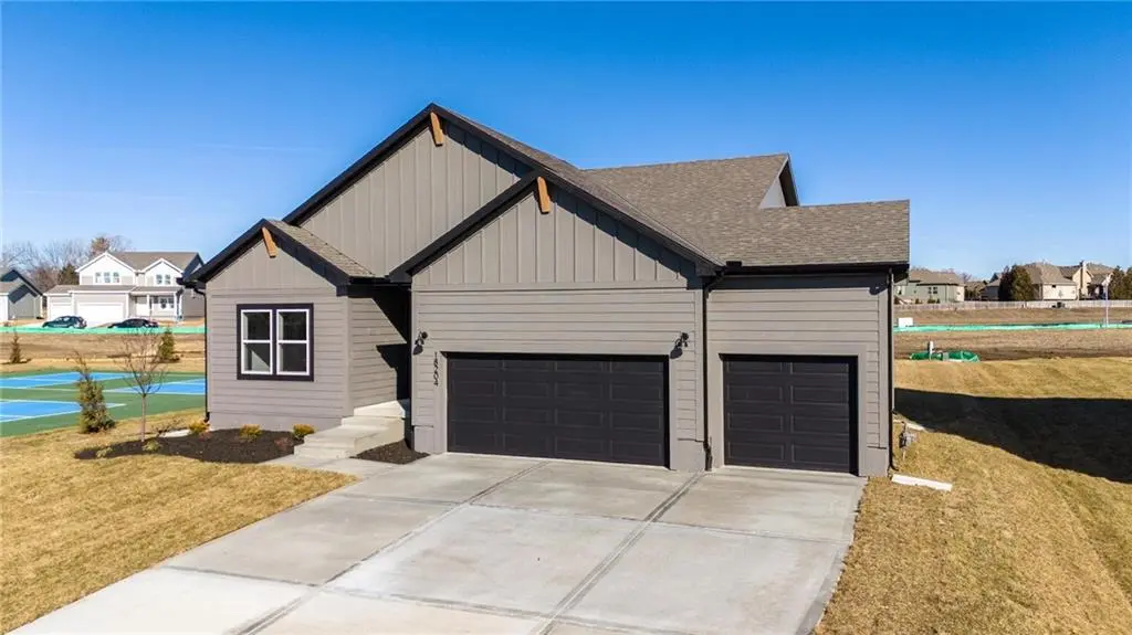9006 SW 4th ST, Blue Springs, MO 64064