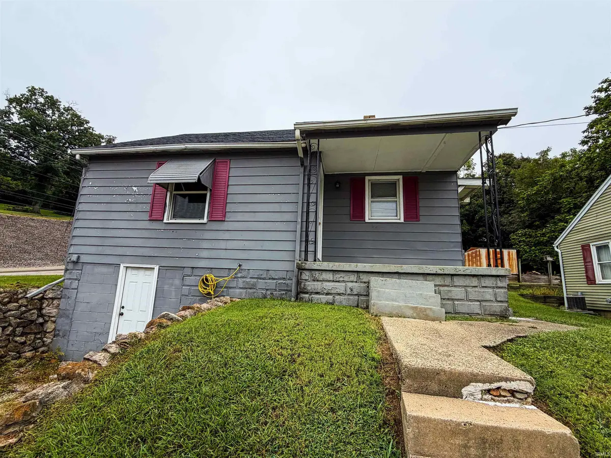 102 E Fourth ST, Huntingburg, IN 47542