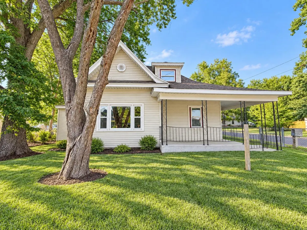 1701 W Chestnut ST, Springfield, MO 65802