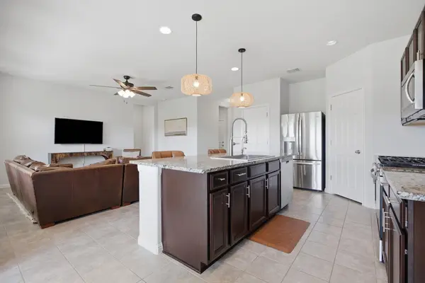 1100 S San Marcos ST, Manor, TX 78653