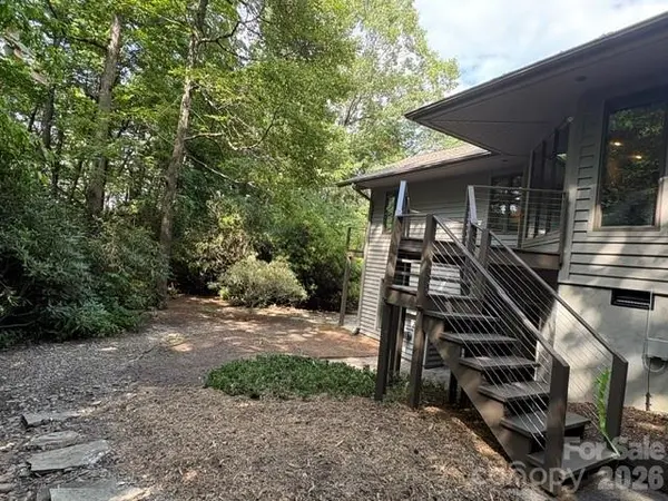100 Elmridge DR, Flat Rock, NC 28731
