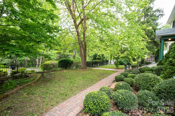 303 Country Club RD, Asheville, NC 28804