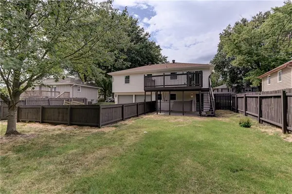 305 Sharon DR, Lee's Summit, MO 64063