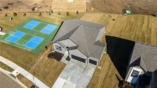 9006 SW 4th ST, Blue Springs, MO 64064