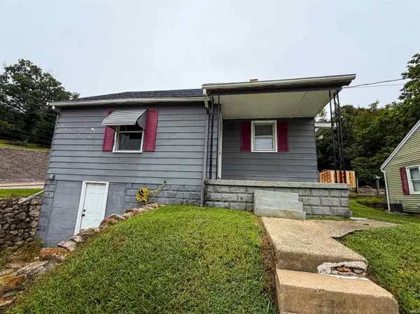 102 E Fourth ST, Huntingburg, IN 47542