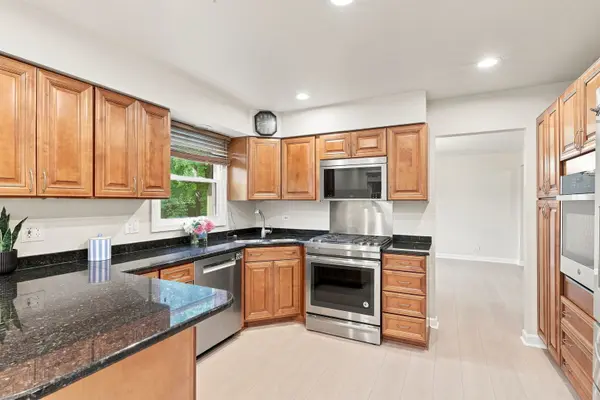 11 Birchwood AVE, Deerfield, IL 60015