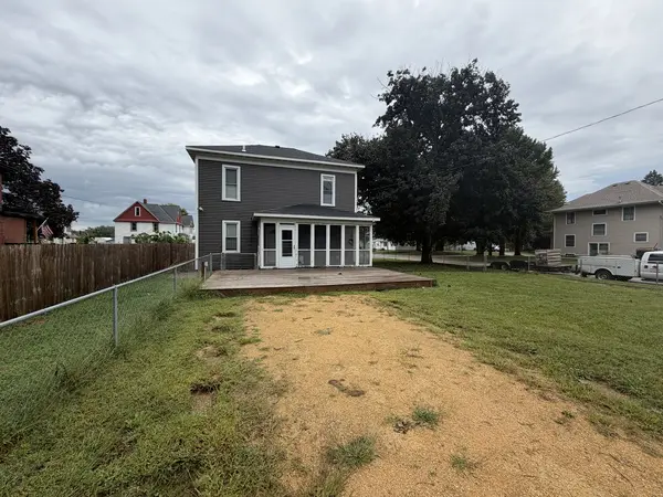 2102 Garfield ST, Clinton, IA 52732