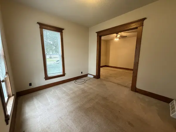 2102 Garfield ST, Clinton, IA 52732