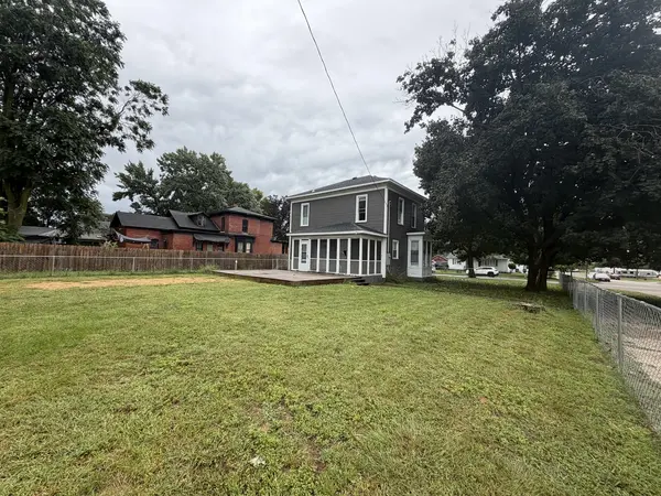 2102 Garfield ST, Clinton, IA 52732