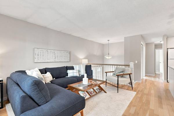 10422 Decatur AVE S, Bloomington, MN 55438