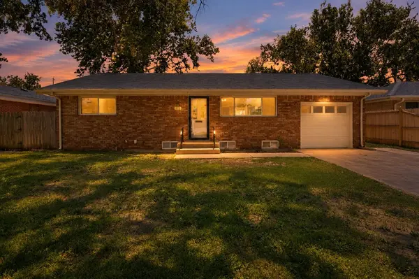 2215 E Stafford St, Wichita, KS 67211