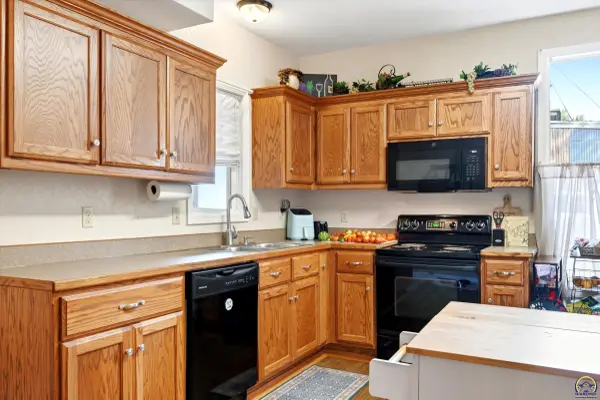 102 NW Franklin AVE, Topeka, KS 66606