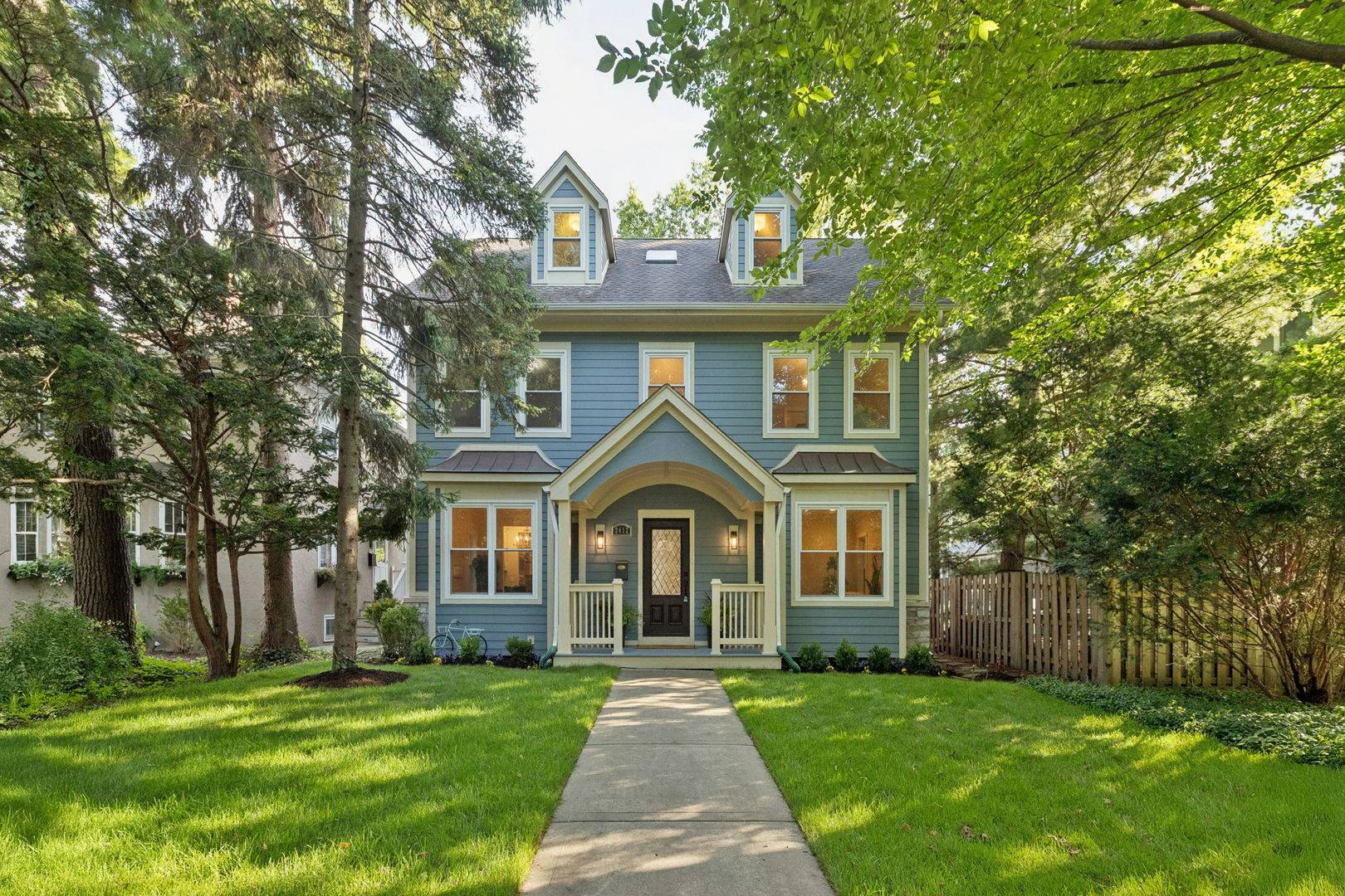2412 Noyes ST, Evanston, IL 60201