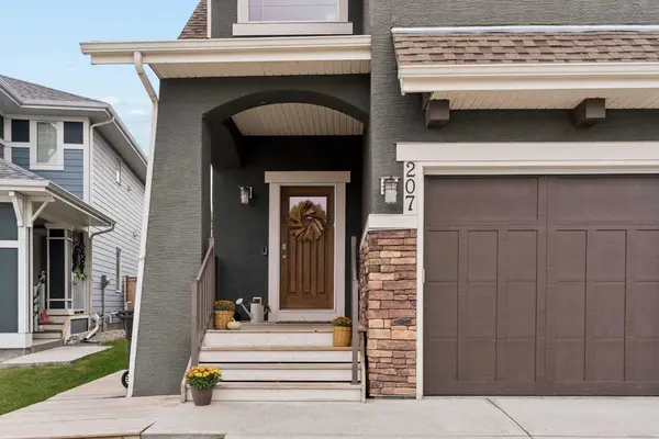 207 Mahogany GRV SE, Calgary, AB T3M 1W8