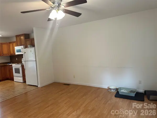 6 Kendrick CT, Flat Rock, NC 28731