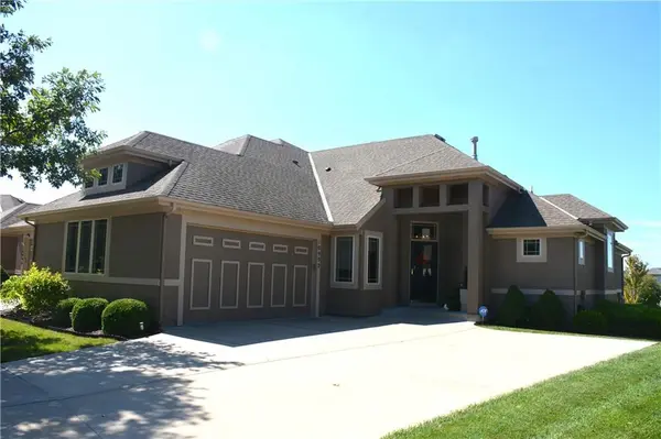 10992 S Parish ST, Olathe, KS 66061