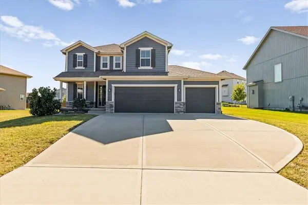 25137 W 147th CT, Olathe, KS 66061