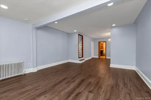 71-39 Nansen ST, Forest Hills, NY 11375