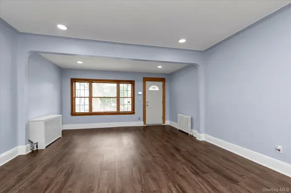 71-39 Nansen ST, Forest Hills, NY 11375