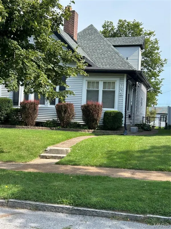 7075 Pernod AVE, St Louis, MO 63139