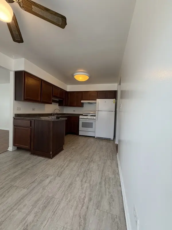 4549 Forest AVE #2S, Brookfield, IL 60513