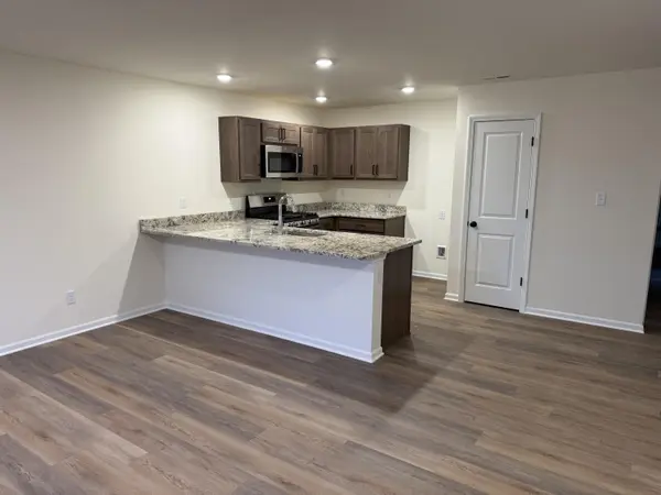 1621 Firestone LN, Valparaiso, IN 46383