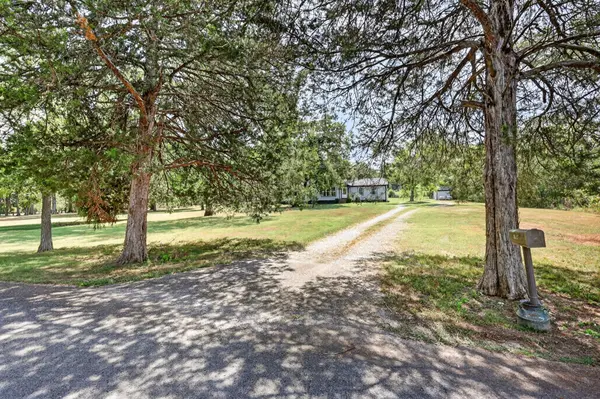 3194 Johnson Ln, Christiana, TN 37037