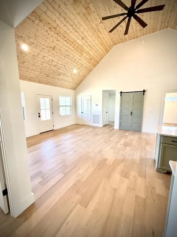 11726 W Green Hill Rd, Smithville, TN 37166
