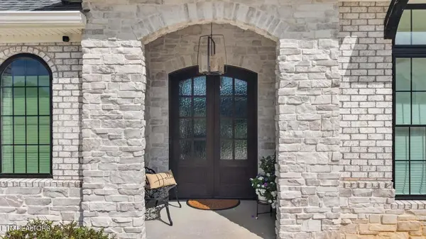 2460 Wild Pear Tr, Dandridge, TN 37725
