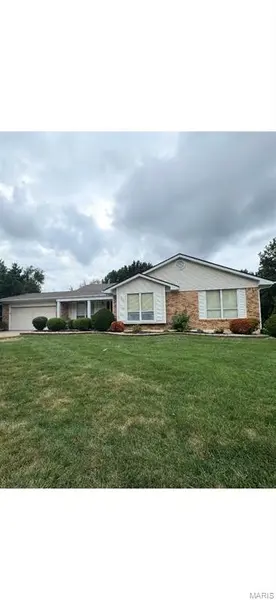 37 Great Lakes DR, St Peters, MO 63376