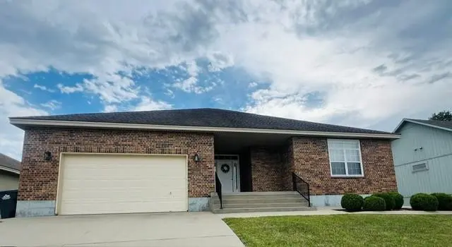 3904 SW Briarwood Oaks DR, Blue Springs, MO 64015
