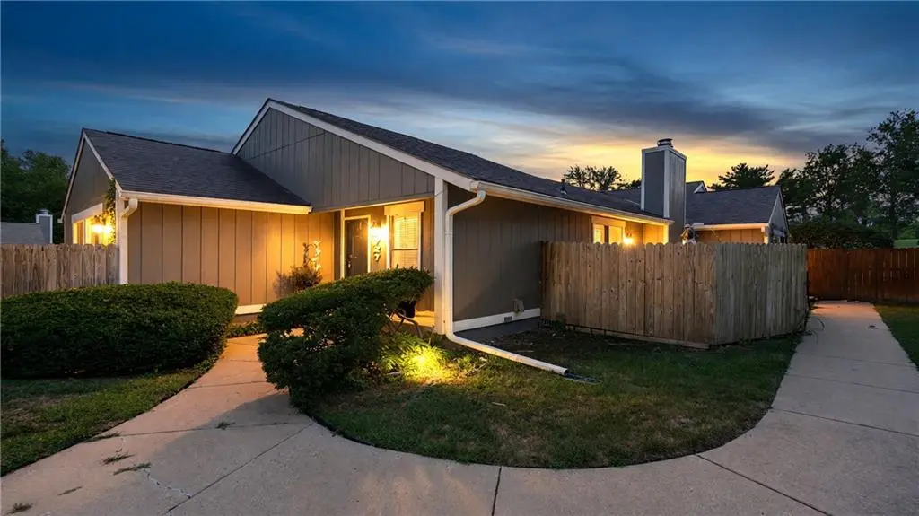 4727 N Cliff Hill CIR, Kansas City, MO 64151