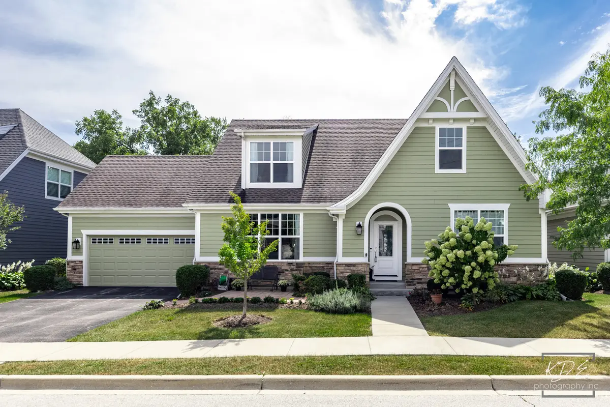28W713 Mount ST, Warrenville, IL 60555