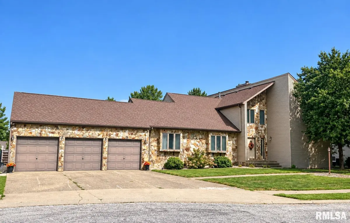 4 MONTEREY CT, Jacksonville, IL 62650