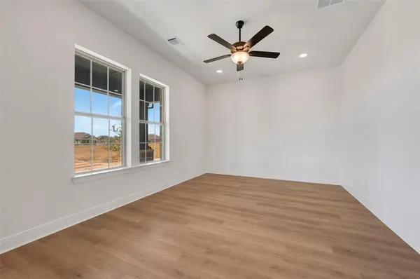 2097 Pine Grove Lane, Arlington, TX 76005