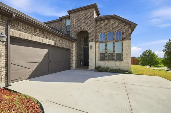 8121 Loretta Day Drive, Arlington, TX 76002