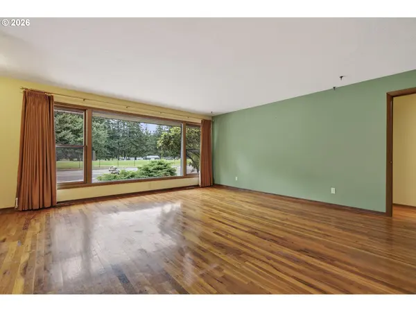13624 NE GLISAN ST, Portland, OR 97230