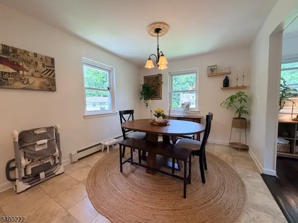61 Star Lake Rd, Bloomingdale Boro, NJ 07403