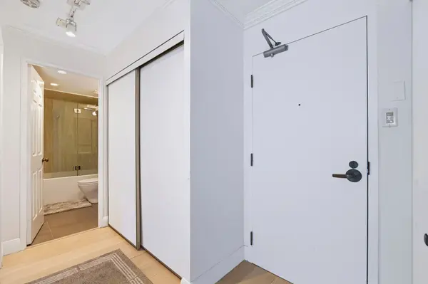 25 Maitland ST #1602, Toronto C08, ON M4Y 2W1