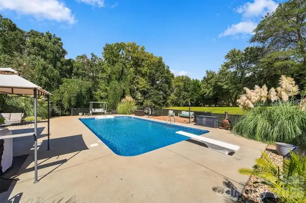 2555 Knox Landing RD, Connelly Springs, NC 28612